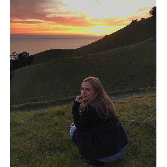 Meet your Posher, Caroline - Picture 1 of 1